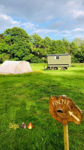 Shepherds Hut @ Tin and Canvas Glamping Pickering